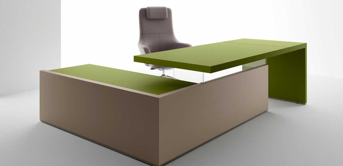 Modern office desk Bold58 by About Office, design Roberto Giacomucci