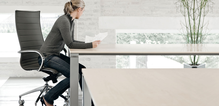 EM202 Italian design mesh office armchair by EmmeGi