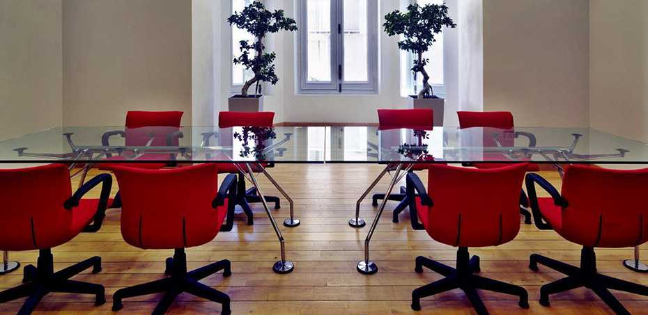 Executive meeting table Nomos by Tecno, designer Norman Foster