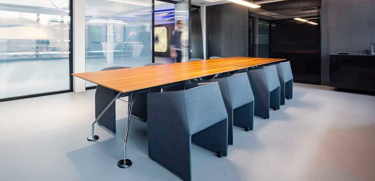 Executive meeting table Nomos by Tecno, designer Norman Foster