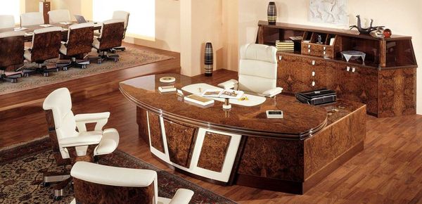 Classic desk: the traditional italian wooden office furniture