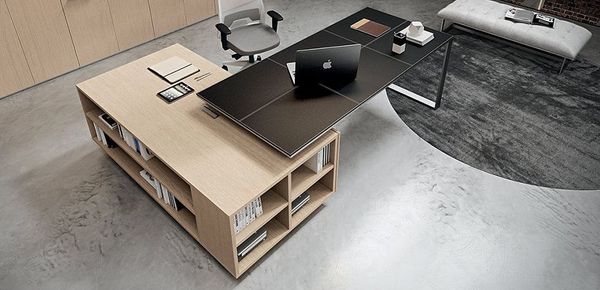 executive desk Planeta